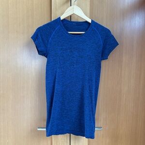 Lululemon Womens Swiftly Tech T-Shirt Size 4 Navy